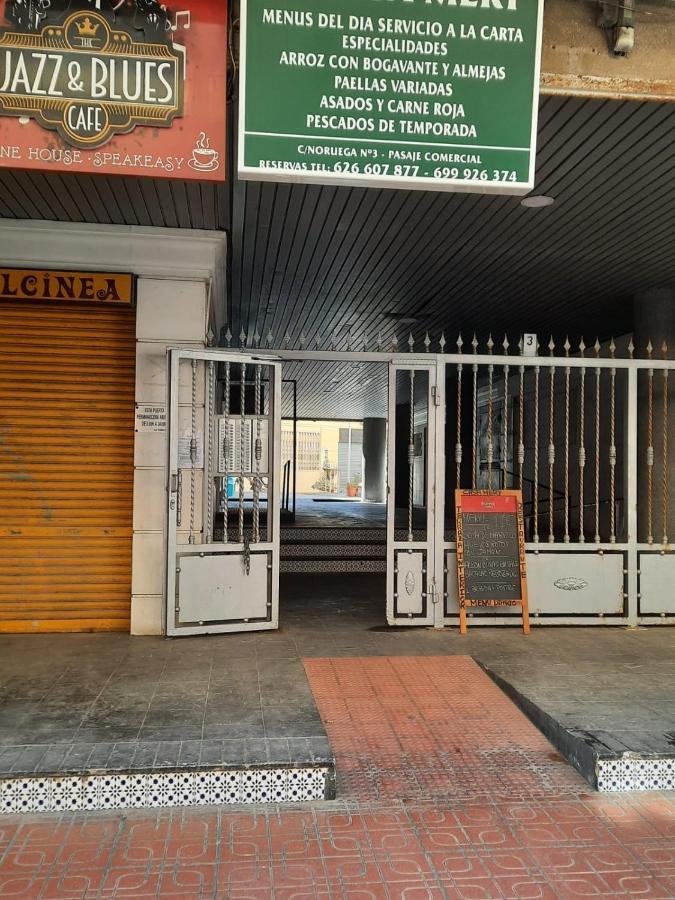 Студия На Белоснежном Пляже Los Locos Torrevieja Bagian luar foto
